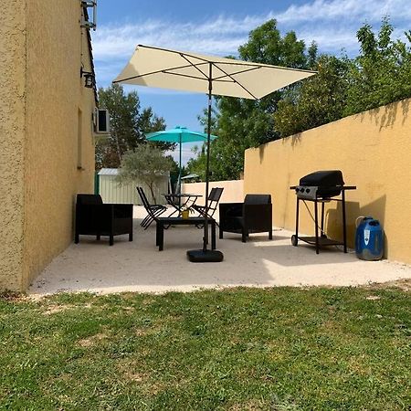 Loue Studio Dans Une Villa Avec Piscine Terrasse Saint-Theodorit 外观 照片
