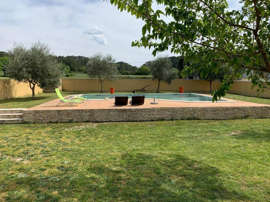 Loue Studio Dans Une Villa Avec Piscine Terrasse Saint-Theodorit 外观 照片