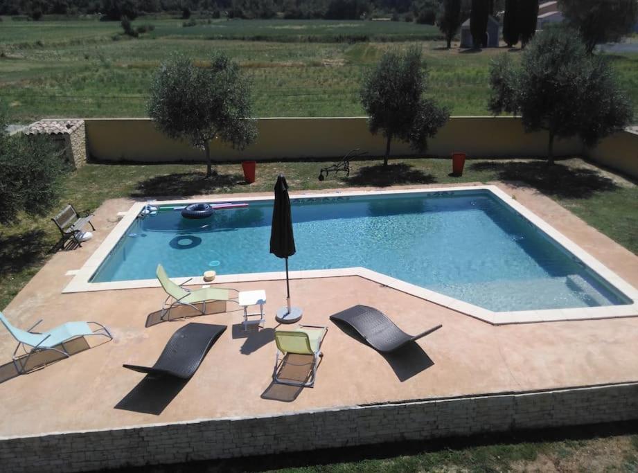 Loue Studio Dans Une Villa Avec Piscine Terrasse Saint-Theodorit 外观 照片