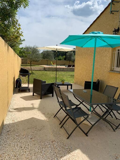 Loue Studio Dans Une Villa Avec Piscine Terrasse Saint-Theodorit 外观 照片